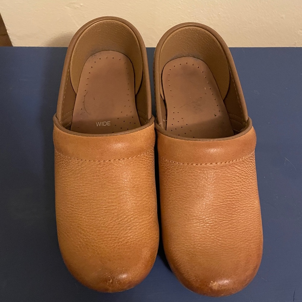 Dansko clogs - 6 wide!